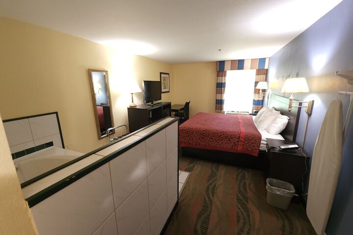 Room 10 of 27