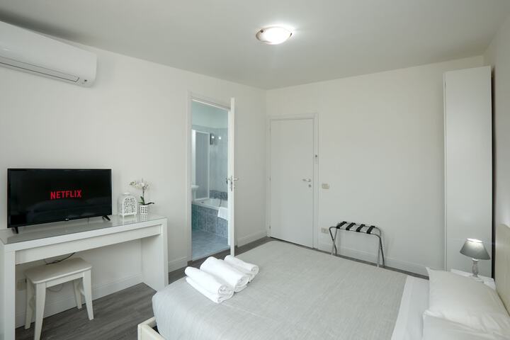 Room 24 of 35