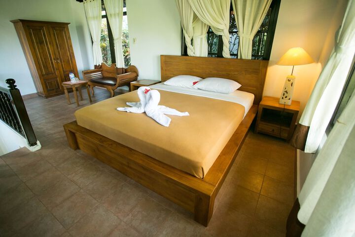 Room 4 of 27