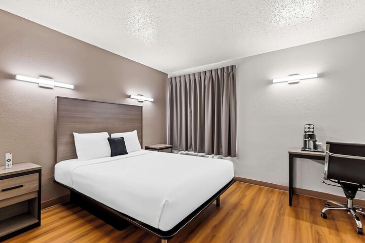 Queen Bed Accessible (7 of 13)