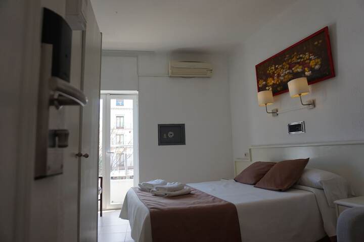 Room 7 of 39
