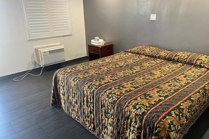 Room 6 of 16