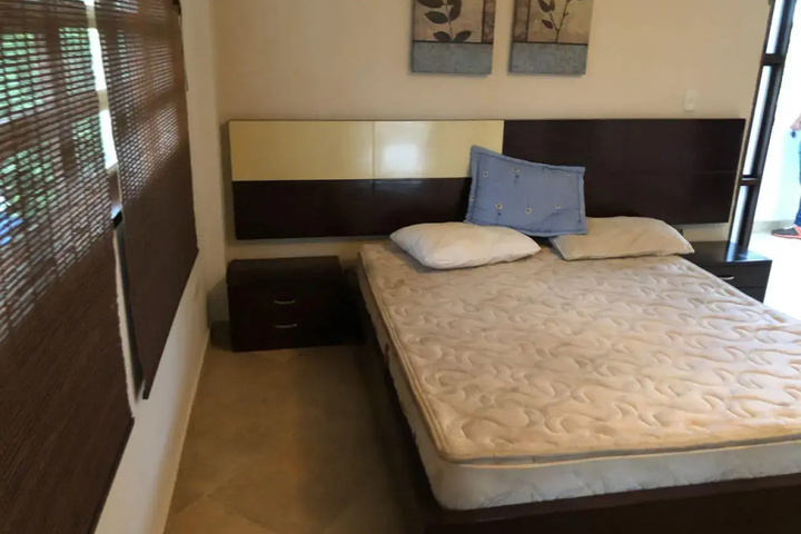 Room 4 of 10