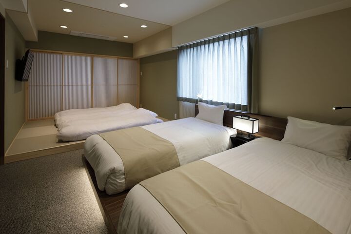 Room 7 of 16