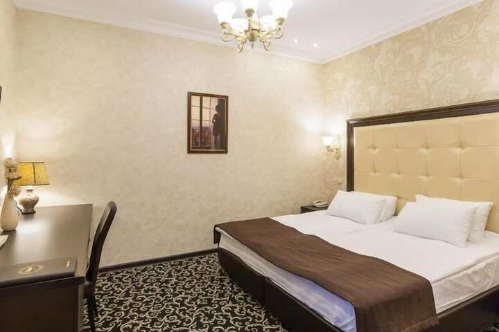 Room 35 of 143