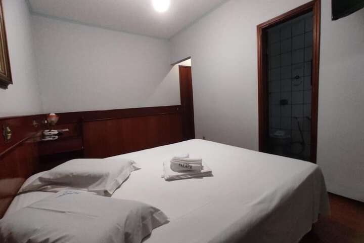 Room 7 of 25