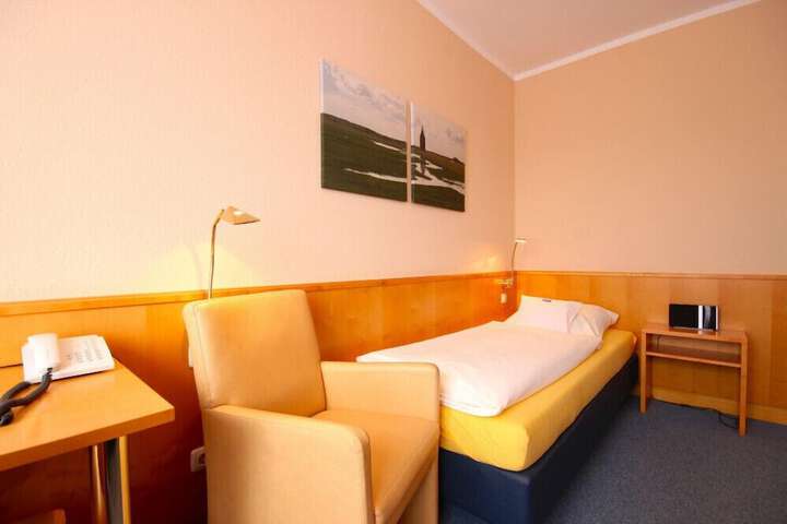 Room 9 of 42