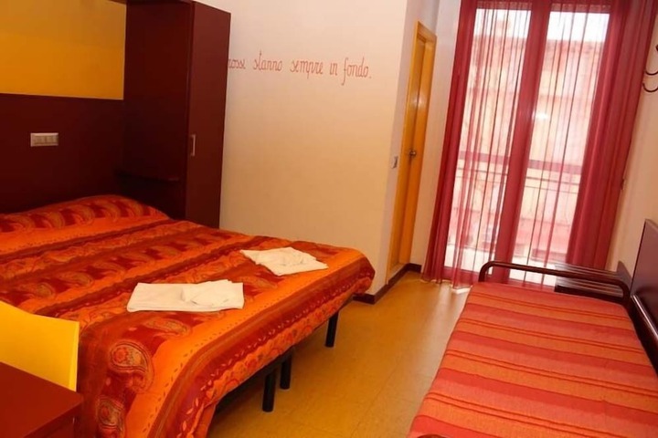 Room 8 of 11