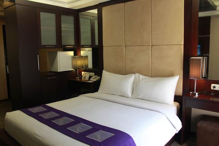Room 8 of 31