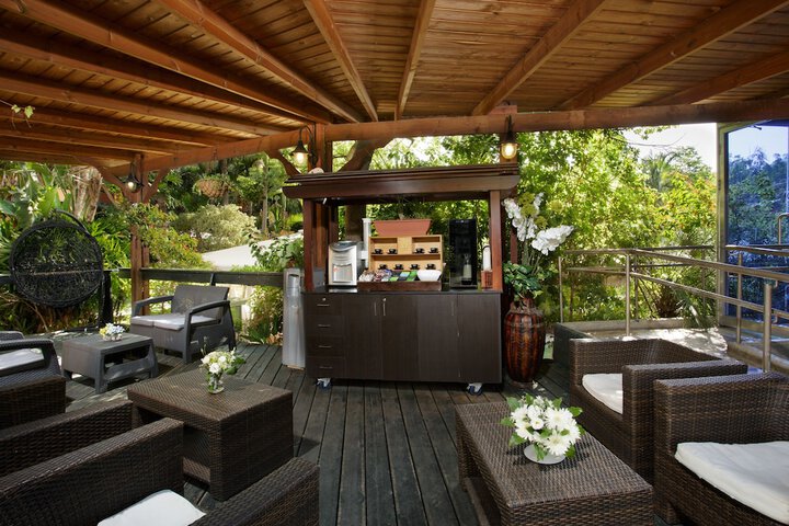 Lounge 43 of 50
