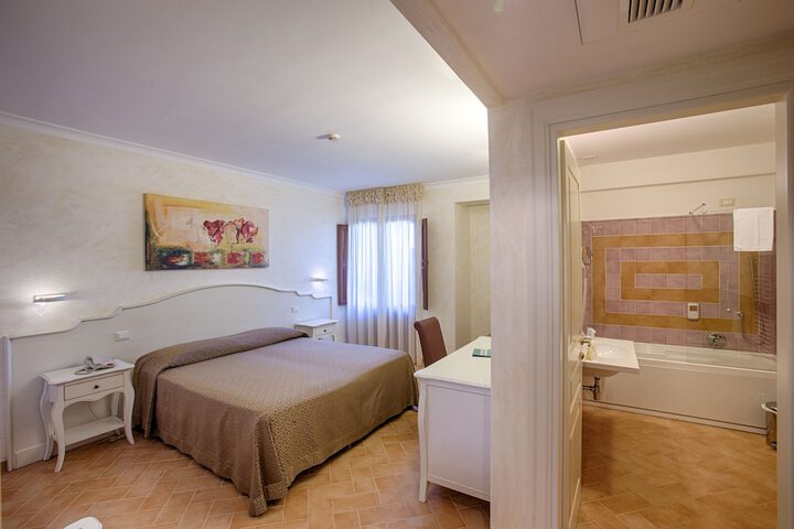 Room 10 of 38