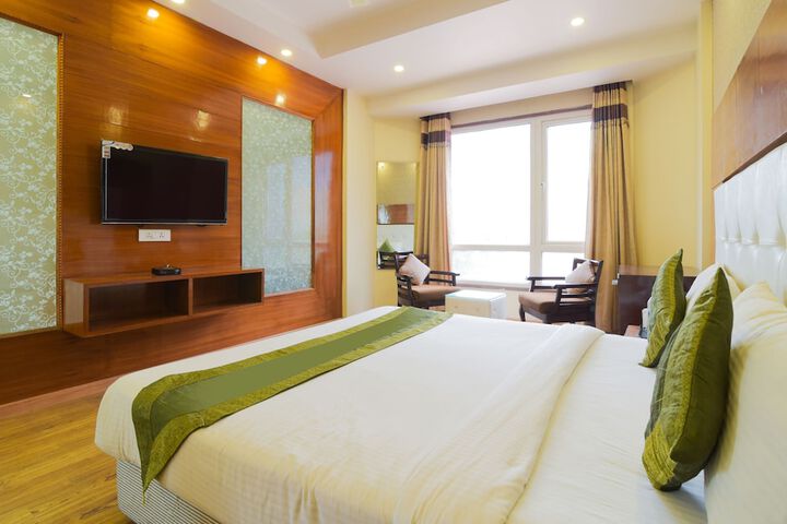 Room 13 of 25