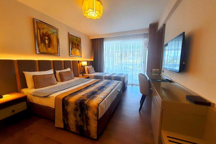 Room 12 of 125
