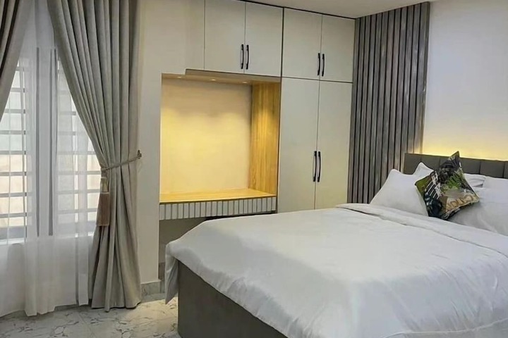 Room 10 of 31