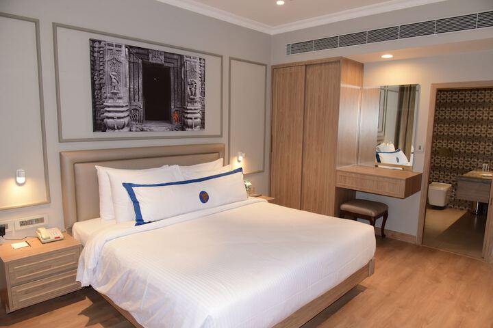 Room 21 of 103