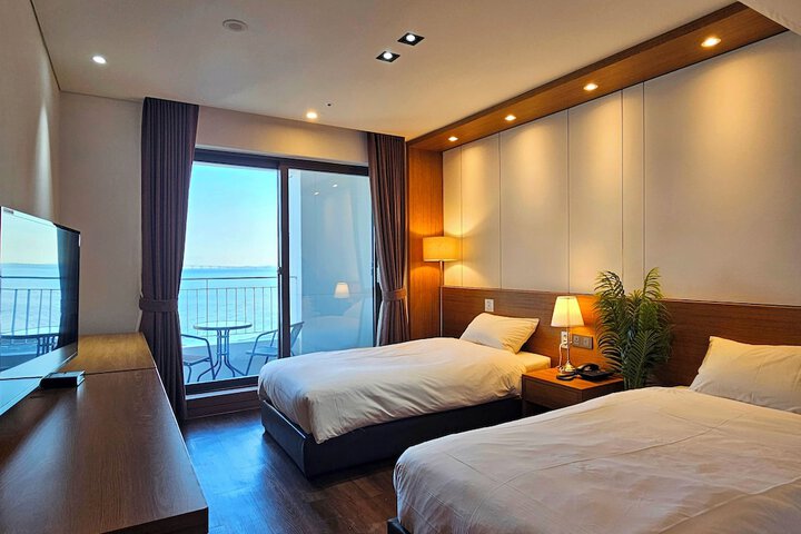 Room 4 of 43