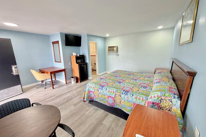 Room 11 of 16