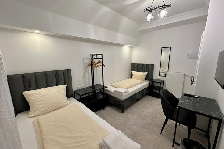 Room 5 of 35