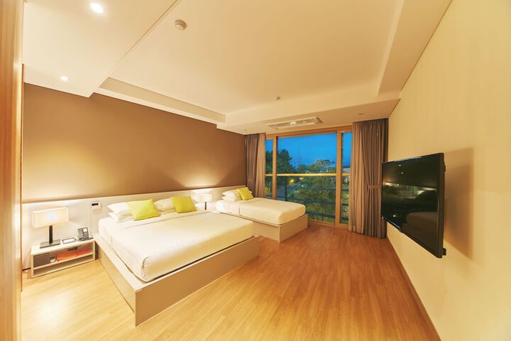 Room 17 of 107