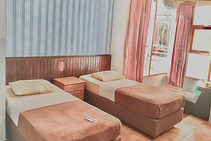 Room 7 of 14