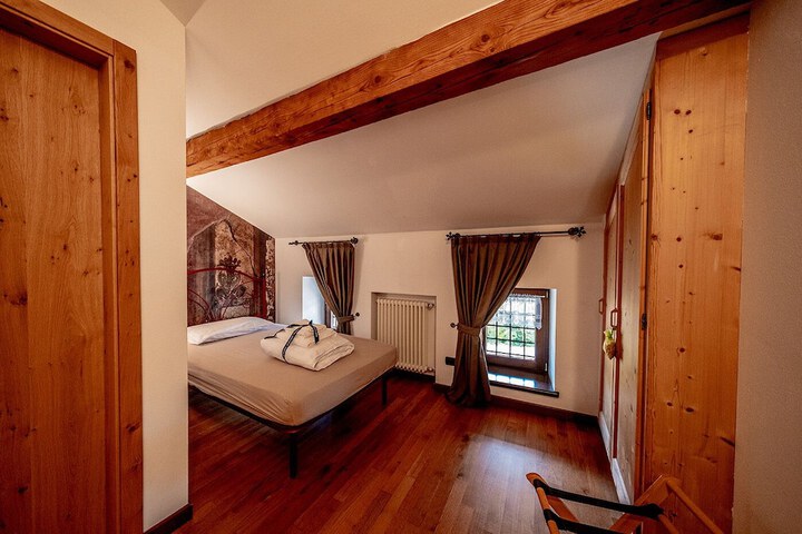 Room 4 of 38