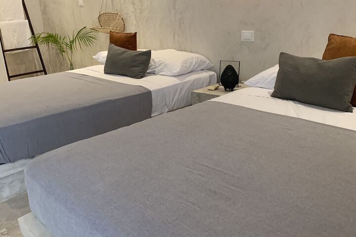 Room 8 of 84