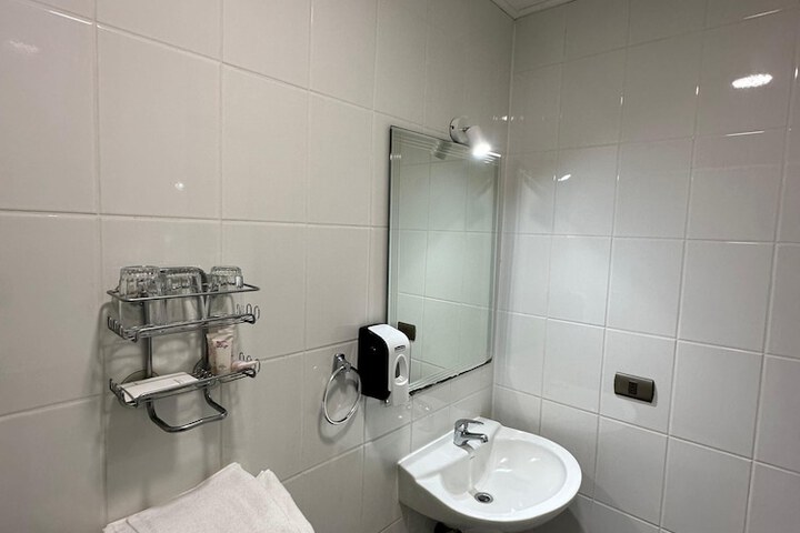 Room 21 of 32