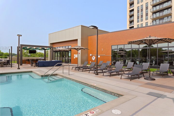 Pool 16 of 35
