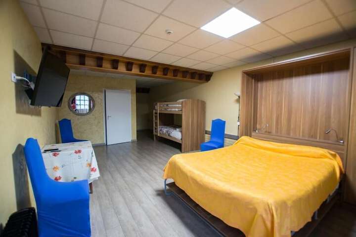 Room 8 of 31