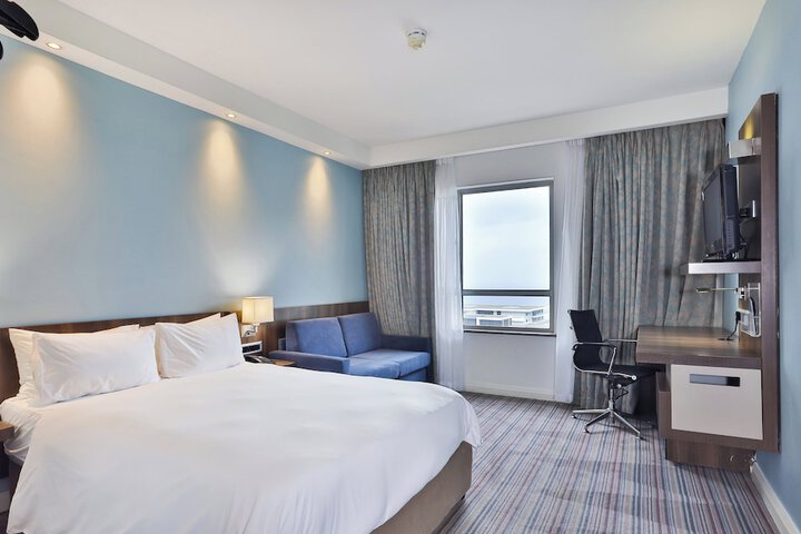 Room 28 of 187