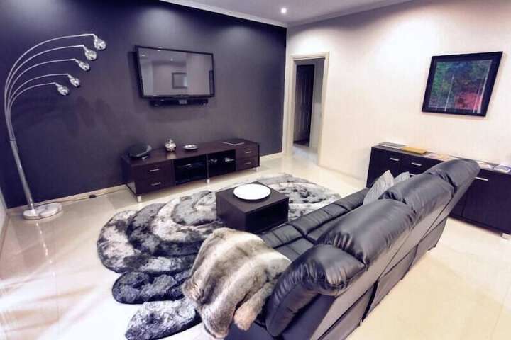 Room 27 of 38