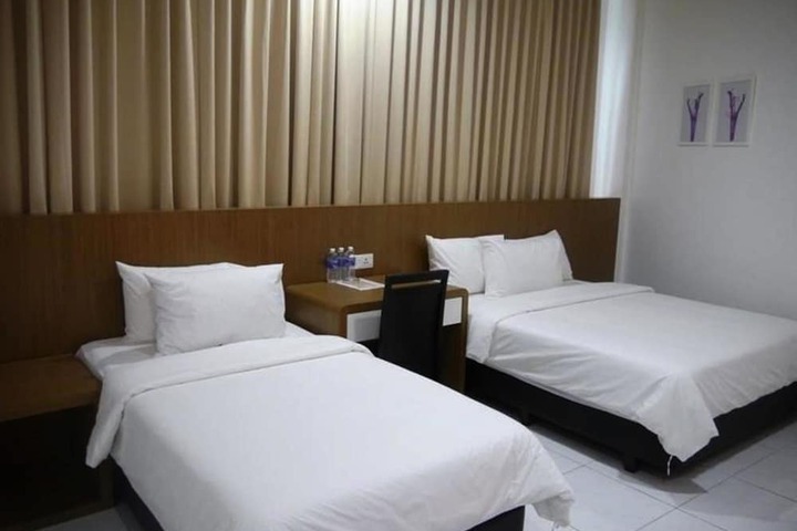 Room 13 of 30