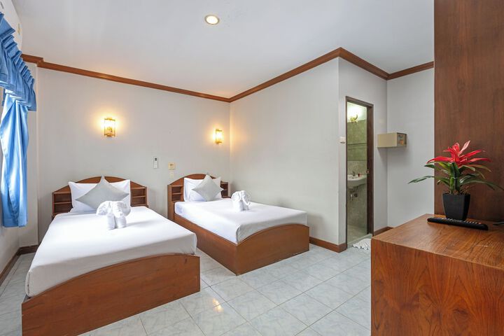 Room 13 of 29
