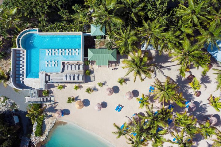 Hotel Pool