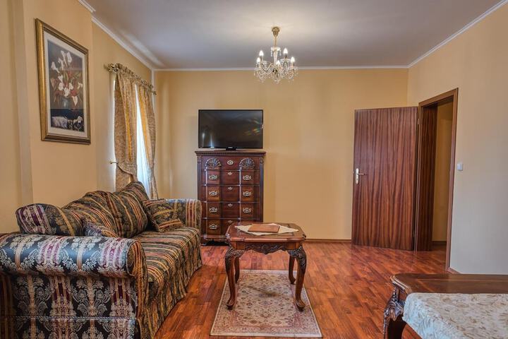 Room 16 of 38