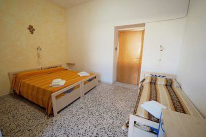 Room 9 of 23