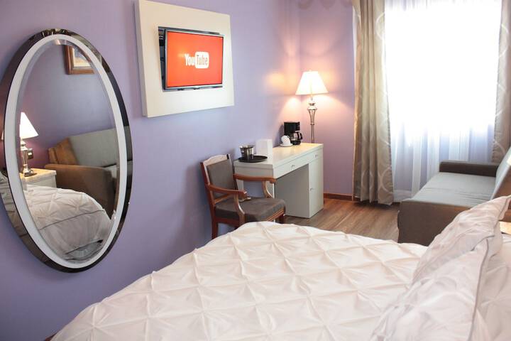 Room 12 of 80