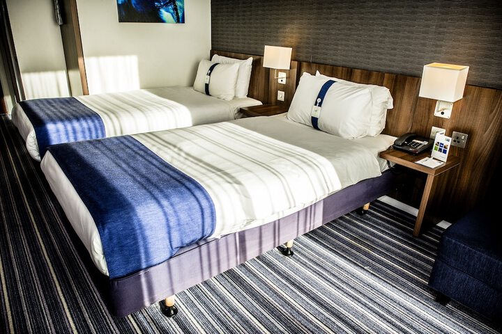 Room 10 of 26