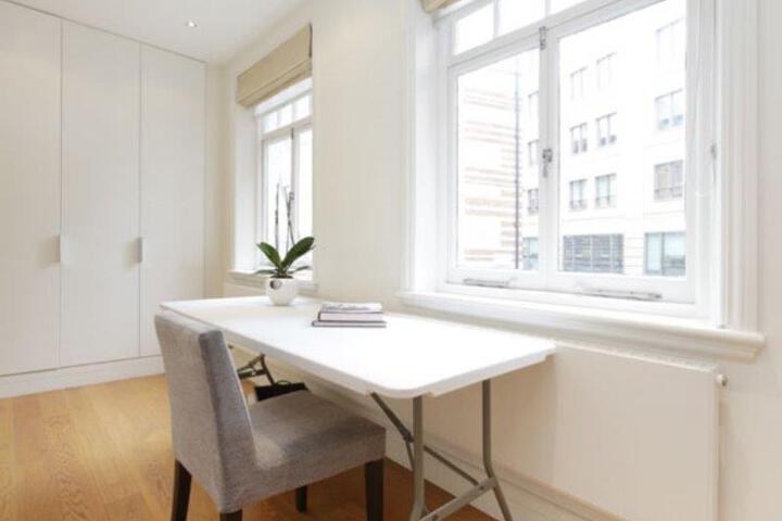 Image of Veeve Modern 3 Bed Townhouse in Exclusive Mayfair