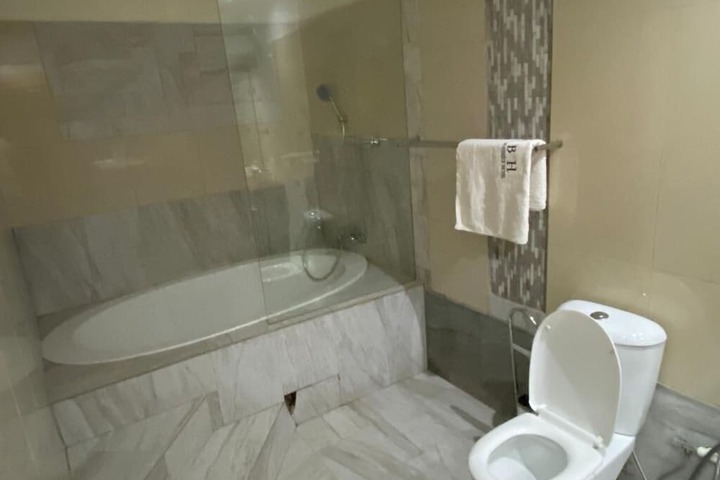 Room 11 of 27