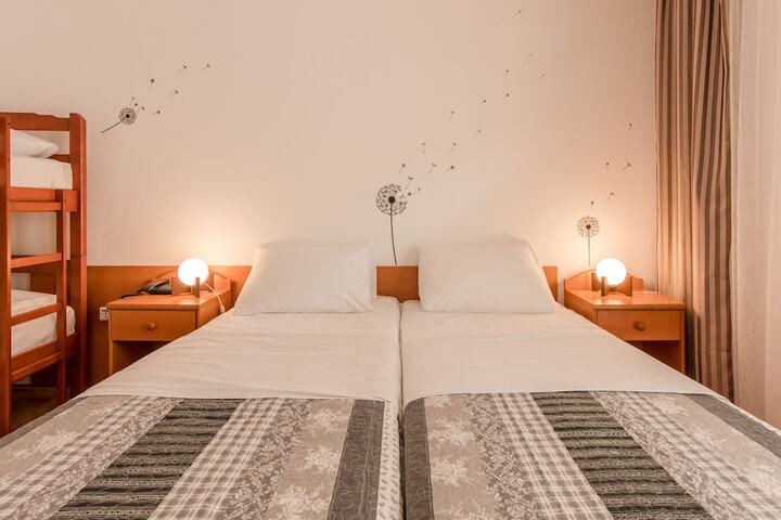 Room 2 of 81