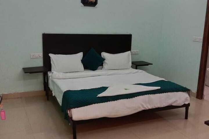 Room 4 of 25