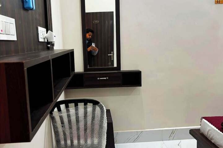 Room 6 of 11