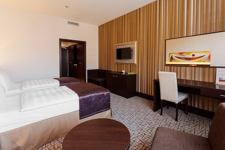 Room 10 of 81