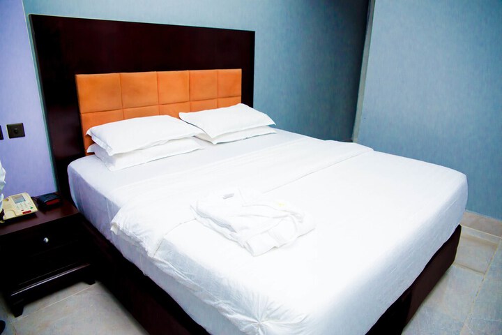 Room 52 of 155