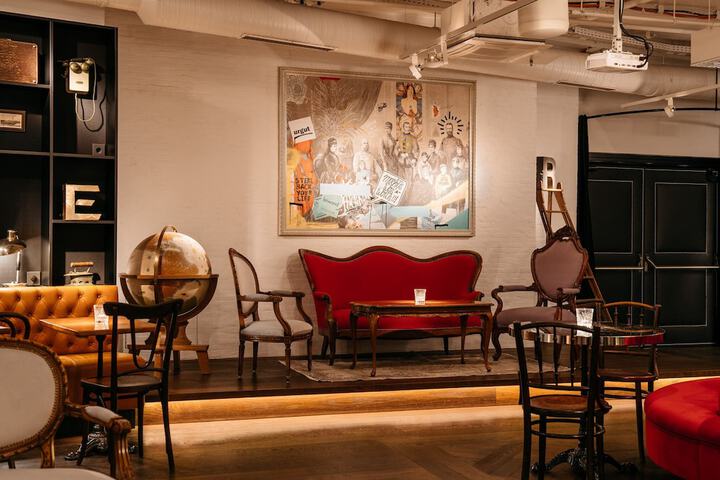 Lounge 77 of 113
