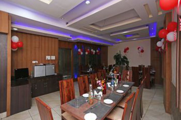 Dining 33 of 33