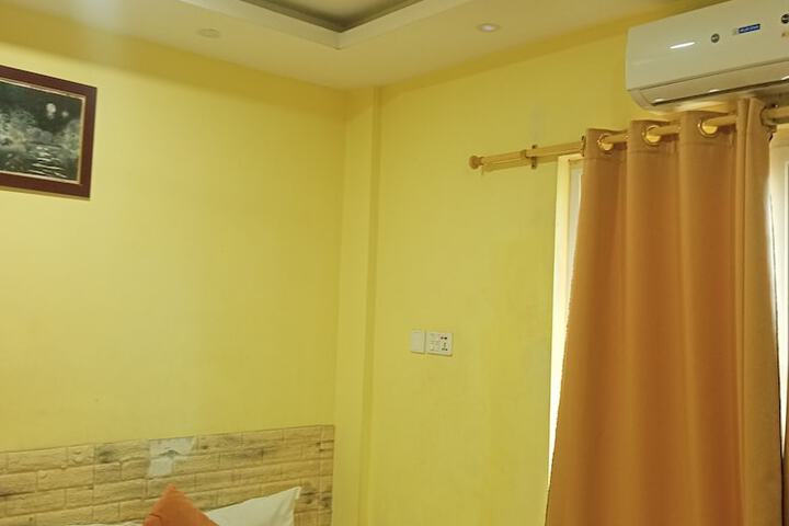 Room 9 of 15
