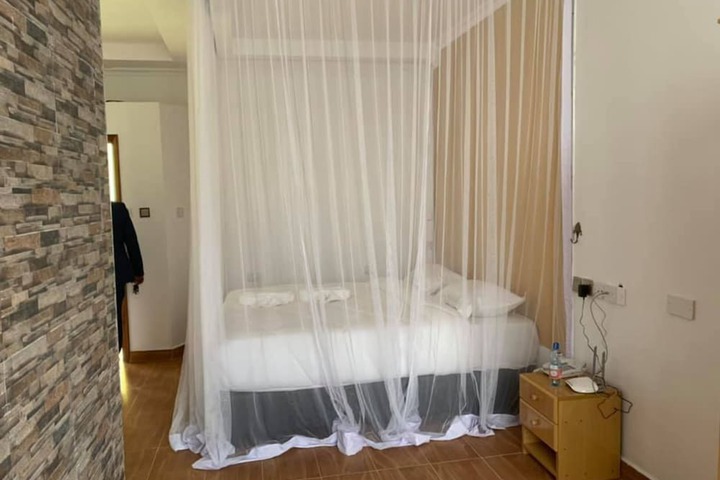 Room 5 of 15