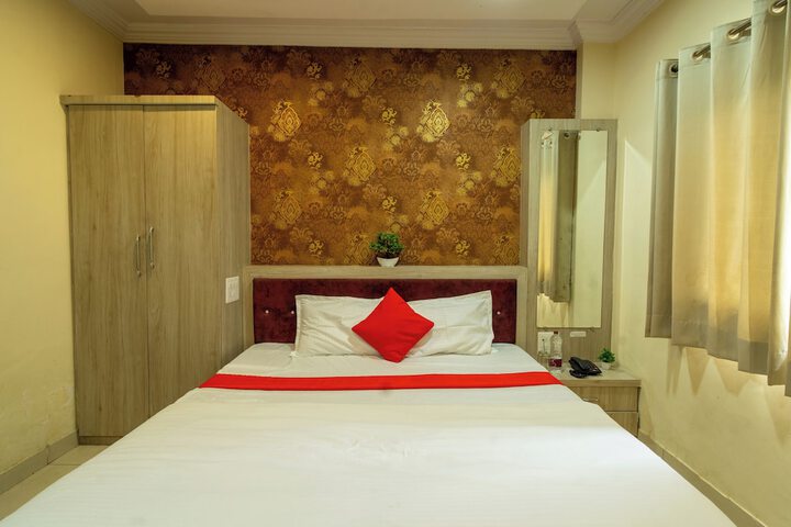 Room 10 of 37